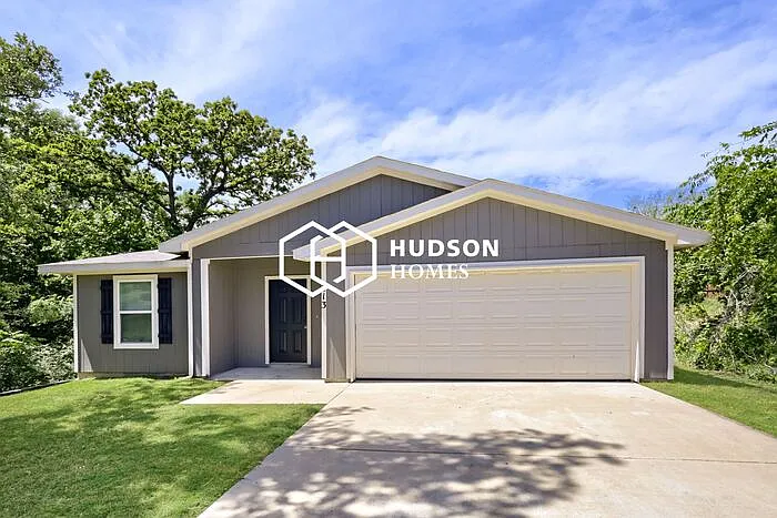 3 bed, 2.0 bath, 1600 sqft, $1,349 — Photo 1