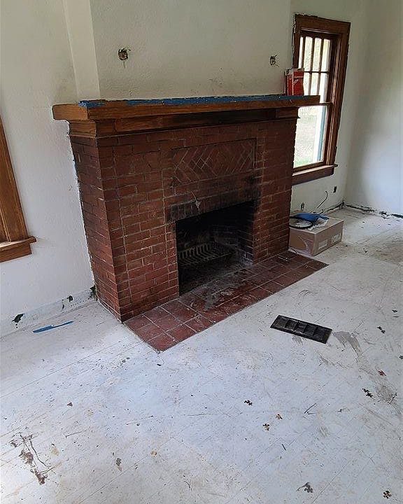 2nd image of 316 W Saunders Ave