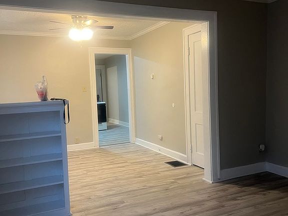 2nd image of 634 N Linwood Ave