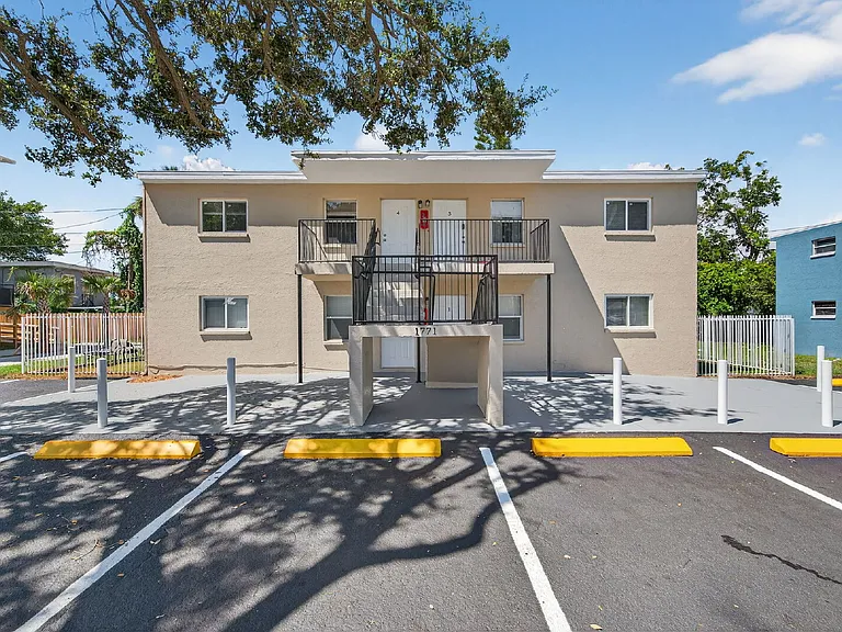 1771 Russell St S #3 — Photo 2