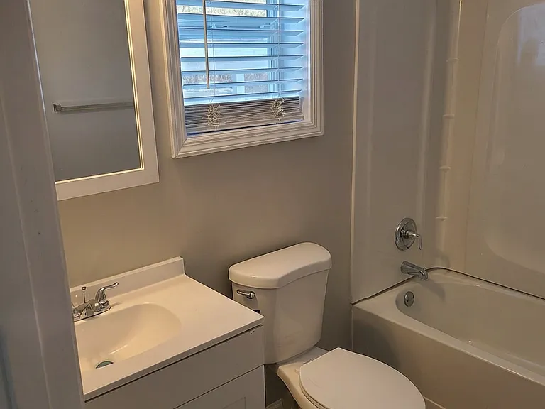 1507 Davis St — Photo 6