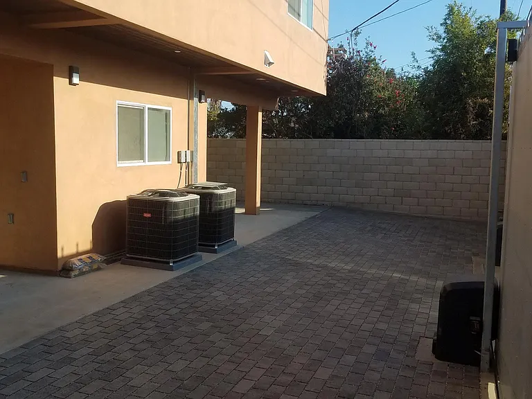 1429 S Sycamore Ave — Photo 17