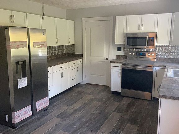 3rd image of 33 Phillips Ln