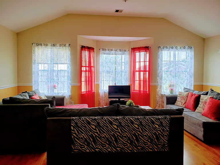 146 Terrace Ave #2 — Photo 2