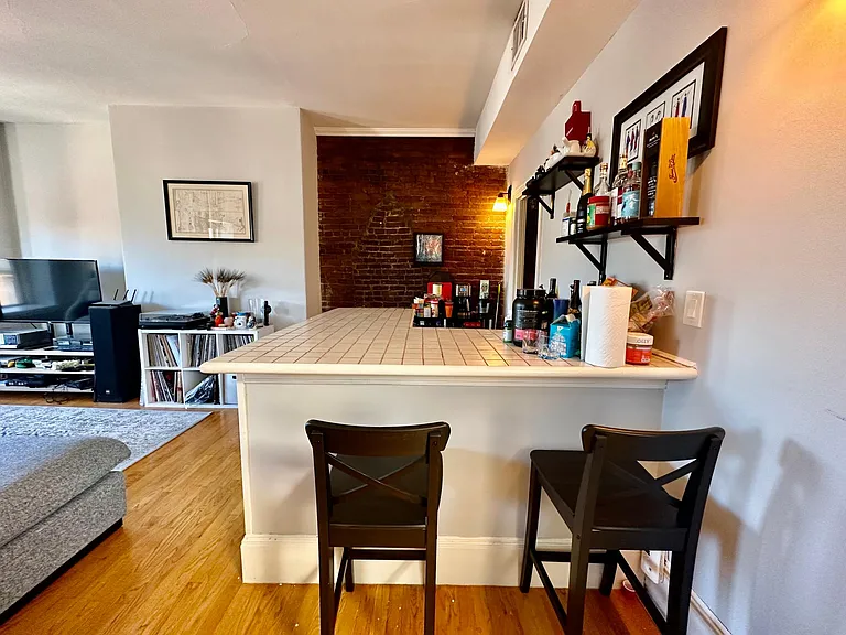 34 Gloucester St #4 — Photo 12