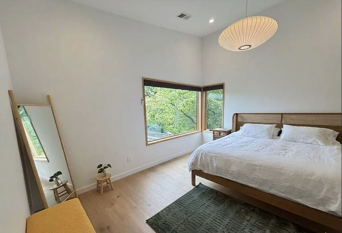 4 bed, 2168 sqft, $5,300 — Photo 1