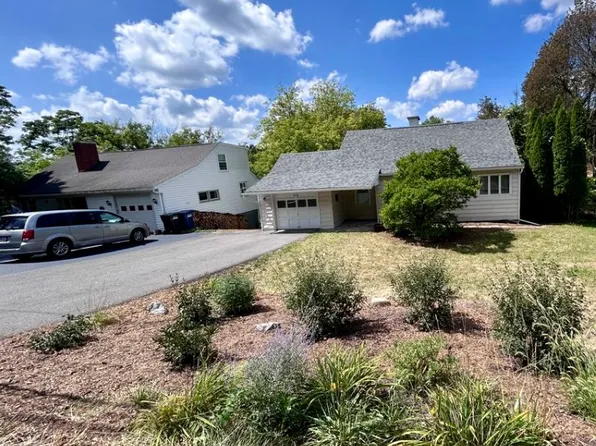 518 Nottingham Rd, Syracuse, NY 13210