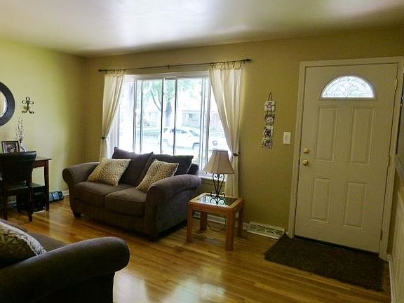 2nd image of 27405 Marilyn Dr