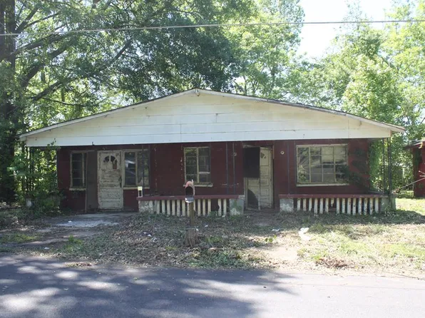 305 Holy Hill Pl, Manchester, GA 31816