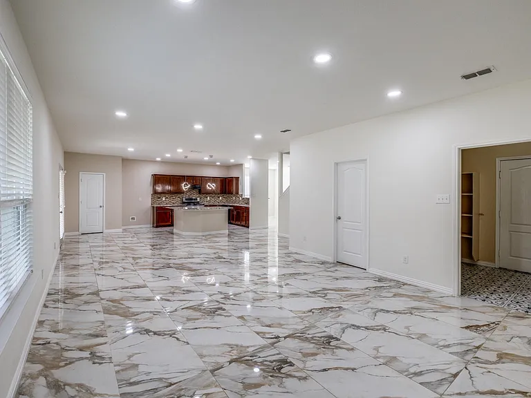 915 Penny Royal Ct — Photo 10