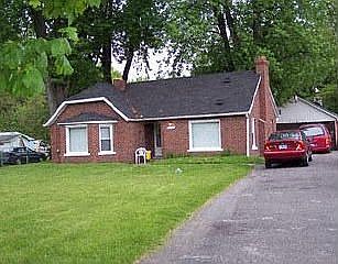2nd image of 35525 Beverly Rd