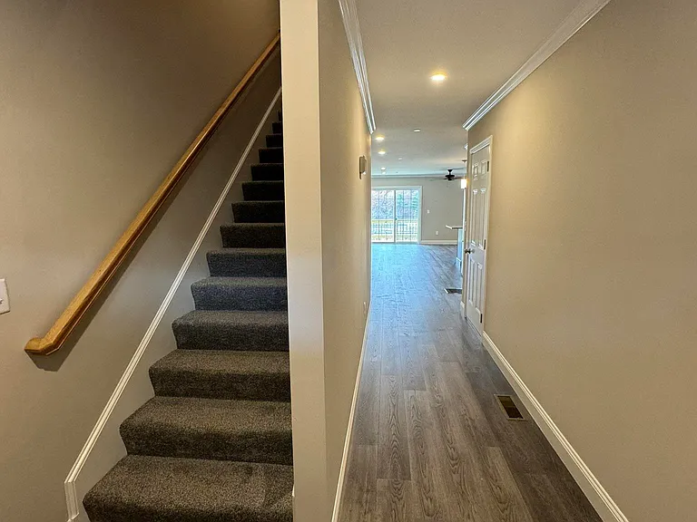 108 Mammoth Rd #B — Photo 8