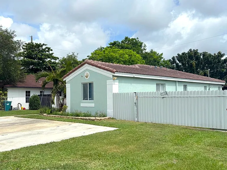 10611 SW 170th Ter — Photo 18