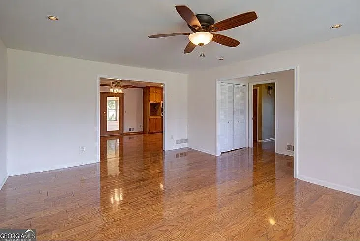 3 bed, 2538 sqft, $2,750 — Photo 2