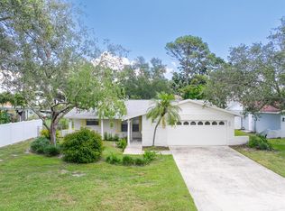 6143 Tanglewood Dr NE, Saint Petersburg, FL 33703