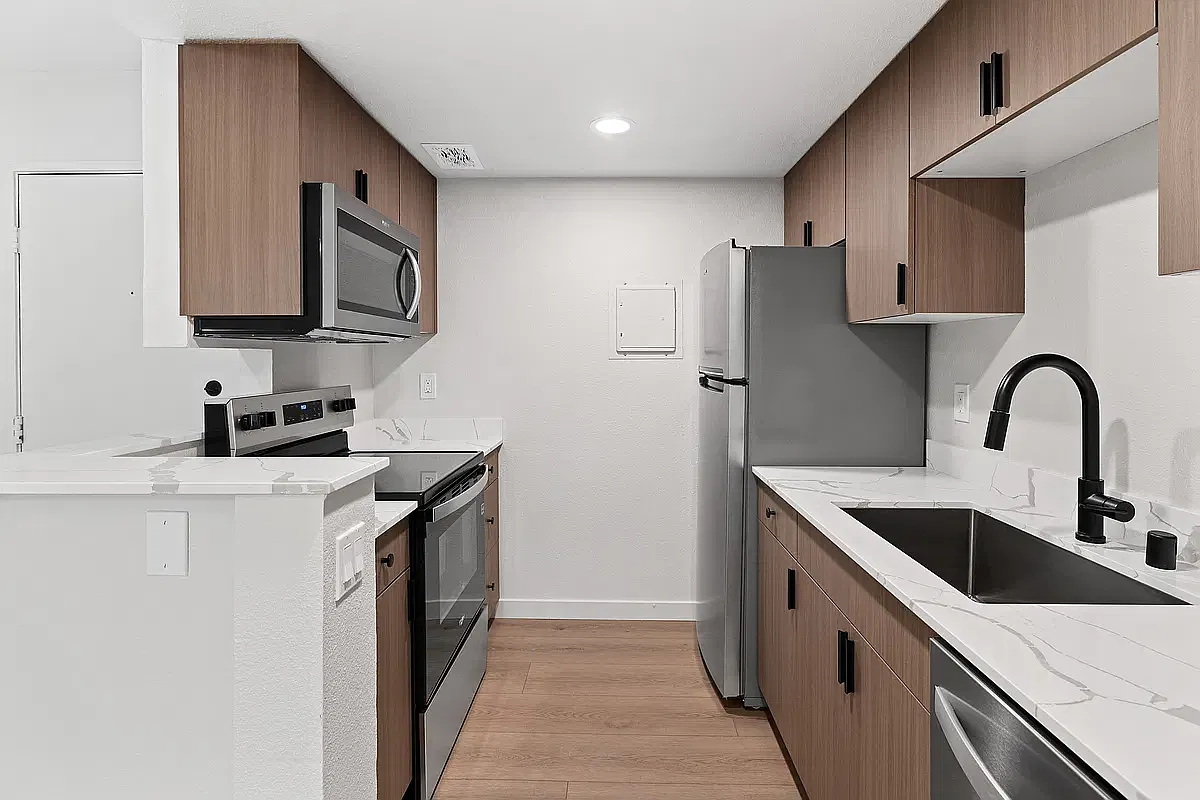 2 bed, 860 sqft, $2,450 — Photo 1