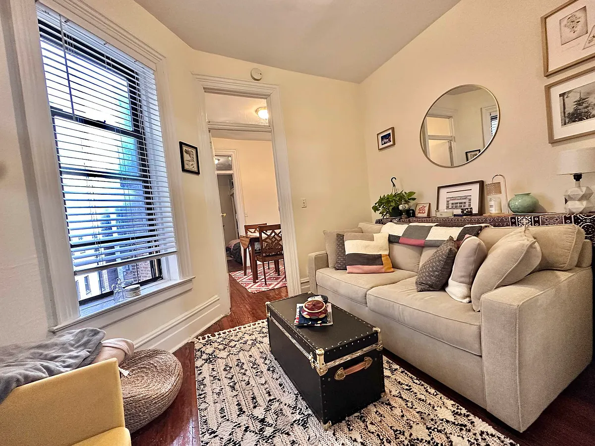 Building Photo - 243 W 107th St #5W
