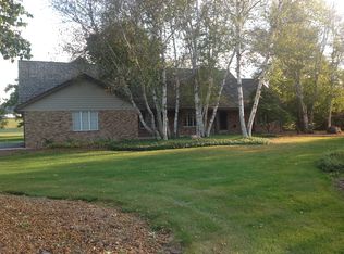 W290N7074 Leanne Ct, Hartland, WI 53029
