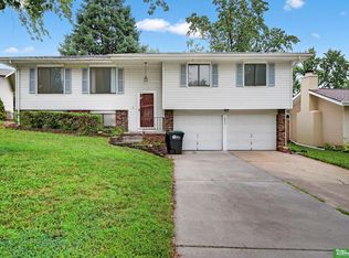 13934 Washington Cir, Omaha, NE 68137