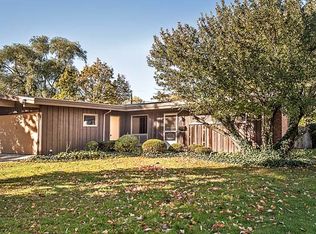 908 Holmes Ave, Deerfield, IL 60015