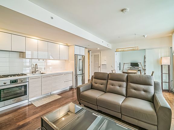 3rd image of 555 Fulton St #529