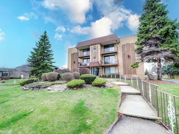 4702 N Austin Ave APT 303, Chicago, IL 60630