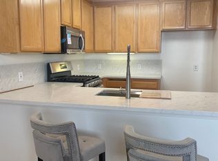 10756 Camarillo St APT 302, North Hollywood, CA 91602