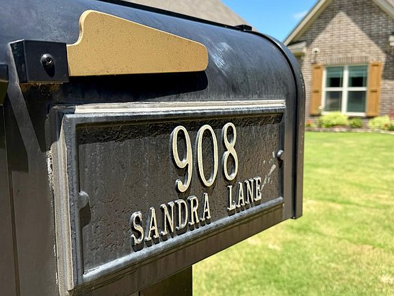 2nd image of 908 Sandra Ln