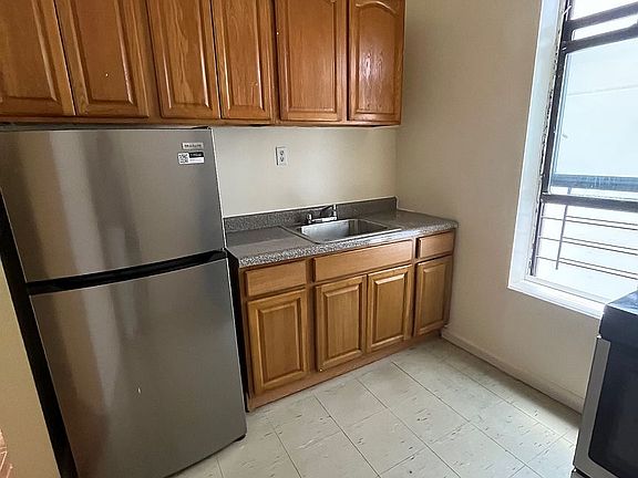 3rd image of 1475 Nostrand Ave #1C