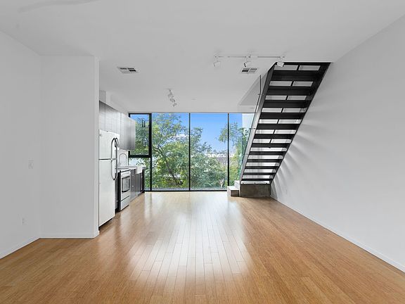 4th image of 3000 Upas St #5
