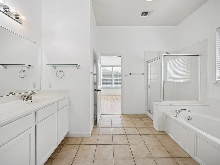 2995 Overland St — Photo 7