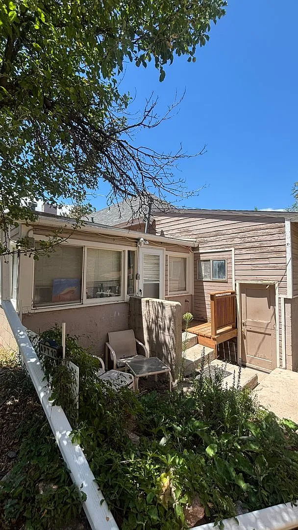 Charming 2-bedroom, 1-bath unit located in desirable Manitou Springs — Photo 3