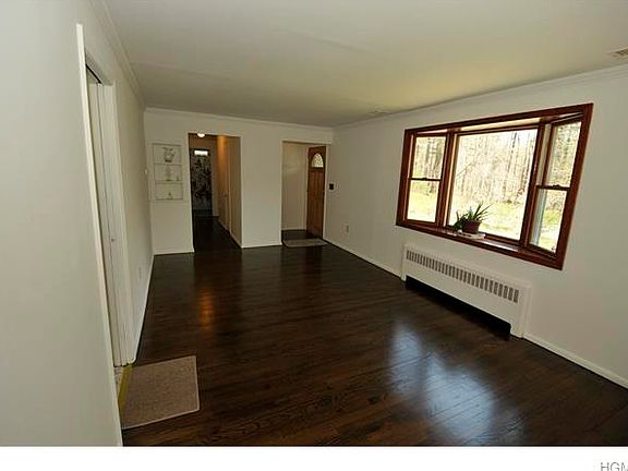3rd image of 951 Stoneleigh Ave