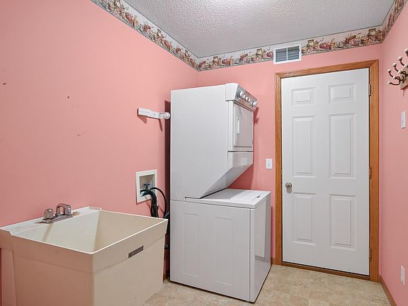5th image of 265 Maple Ln