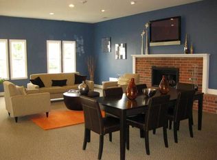 869 Benedetti Dr APT 203, Naperville, IL 60563