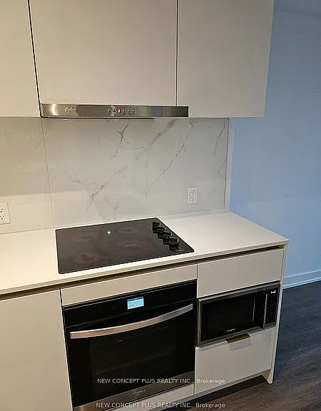 8 Wellesley St W #3311 — Photo 12
