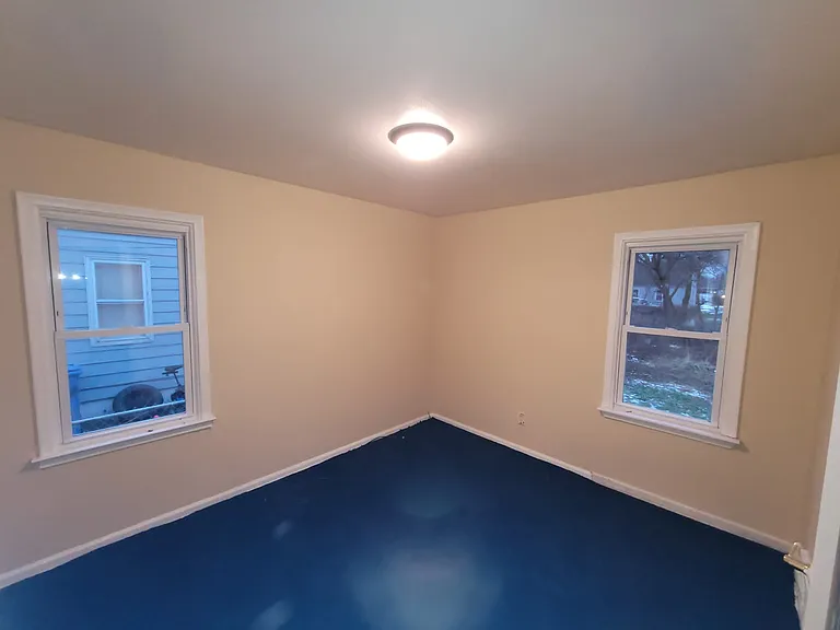 621 N Perry St — Photo 3