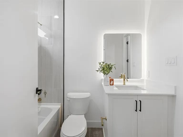 4635 Manett St #101 — Photo 19