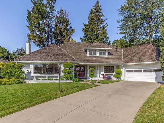 3rd image of 19561 Moray Ct