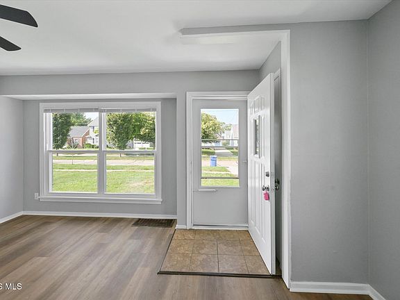 4th image of 2730 104th St