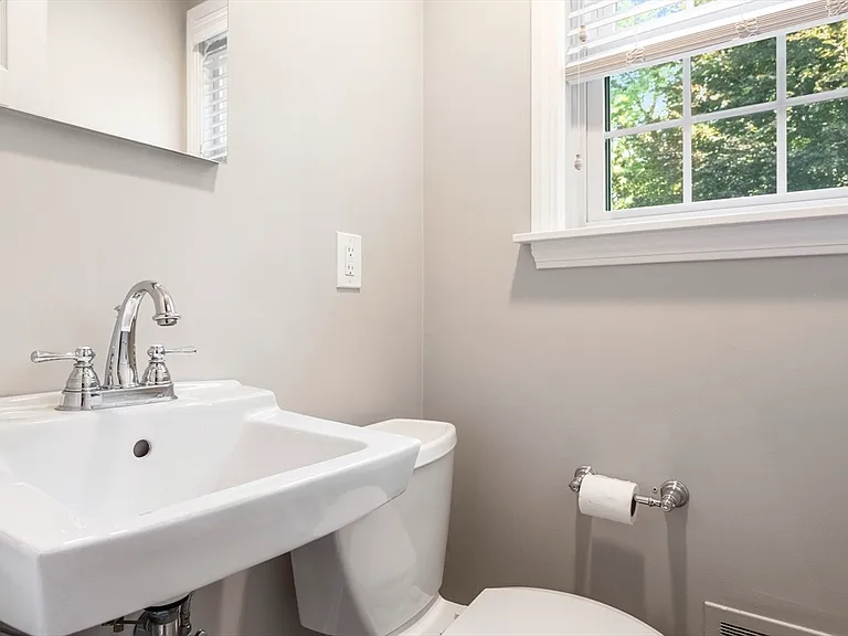 216 Claybrook Rd — Photo 11