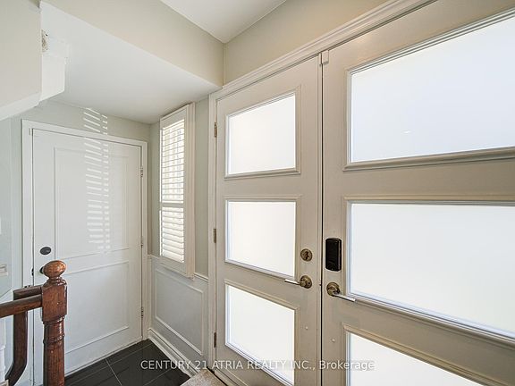 3rd image of 18 Park Lane Cir