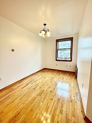 2nd image of 724 Leonard St #D