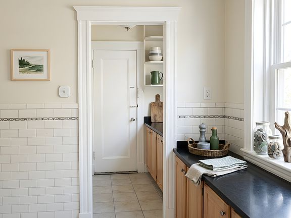 5th image of 203 Winthrop Rd APT 3