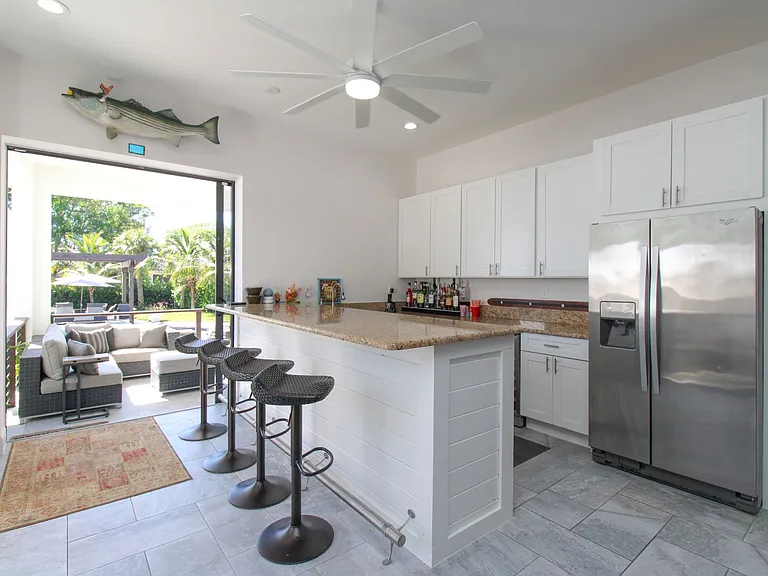 1555 Crayton Rd — Photo 33