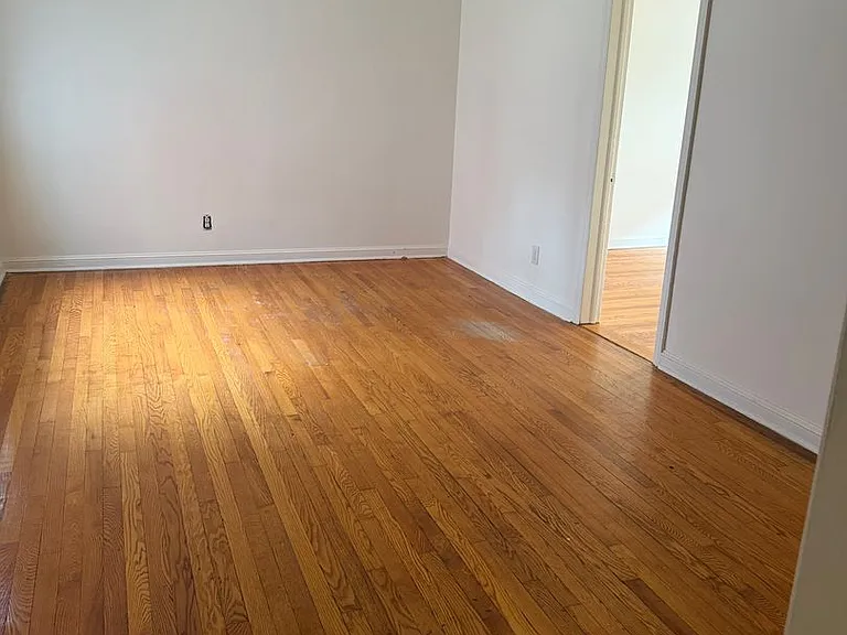 2228 W Allen St — Photo 10
