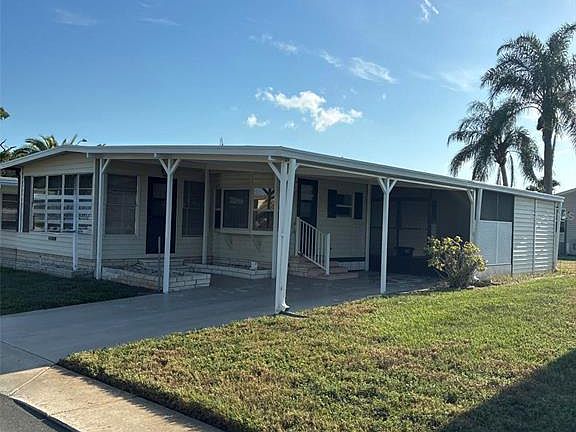 3rd image of 3211 LANARK DRIVE