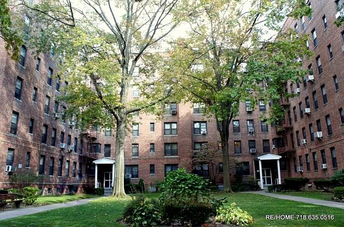 2nd image of 2425 Haring St
