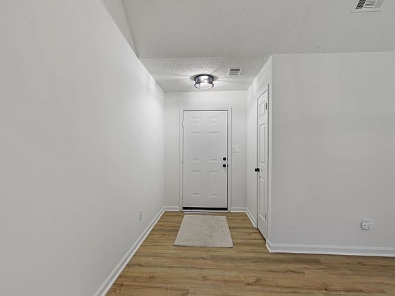 4th image of 9627 Daly Dr
