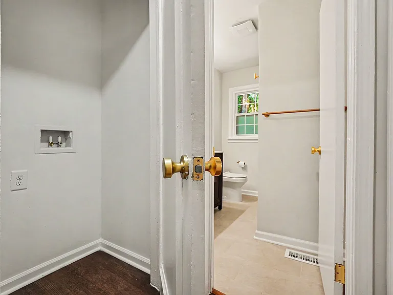 490 Lynnhaven Dr SW — Photo 17